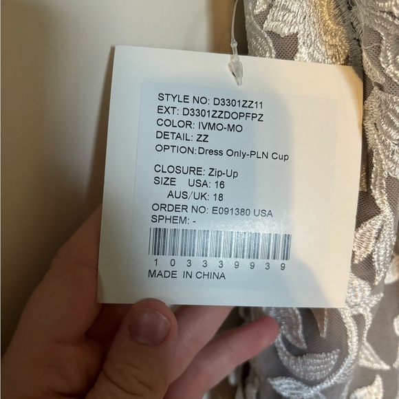 NWT Essence of Australia White Lace Elegant Wedding Dress Size 16 - Picture 9 of 9